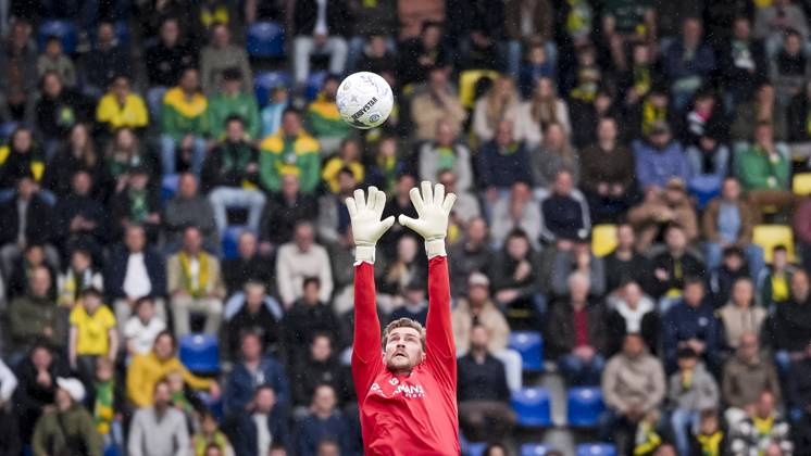 SITTARD - Fortuna Sittard goalkeeper Mattijs Branderhorst jumps for the ball during the Dutch Eredivisie match between Fortuna Sittard and Feyenoord at the Fortuna Sittard stadium on 3 May 2026 in Sittard, the Netherlands. TOBIAS KLEUVER ANP Eredivisie 2025-2026 xVIxANPxSportx xxANPxIVx 557368743 originalFilename: 557368743