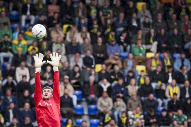 SITTARD - Fortuna Sittard goalkeeper Mattijs Branderhorst jumps for the ball during the Dutch Eredivisie match between Fortuna Sittard and Feyenoord at the Fortuna Sittard stadium on 3 May 2026 in Sittard, the Netherlands. TOBIAS KLEUVER ANP Eredivisie 2025-2026 xVIxANPxSportx xxANPxIVx 557368744 originalFilename: 557368744