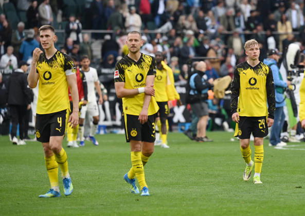 Nico Schlotterbeck (Borussia Dortmund), Waldemar Anton (Borussia Dortmund), Daniel Svensson (Borussia Dortmund), v.li., nach dem Spiel 03.05.2026, Fussball 1. Bundesliga, Saison 2025 2026, 32. Spieltag, Borussia Mönchengladbach - Borussia Dortmund DFL regulations prohibit any use of photographs as image sequences and or quasi-video Moenchengladbach Borussia Park Nordrhein Westfalen Deutschland