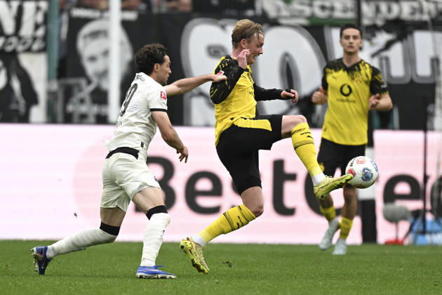 v. li. im Zweikampf Joe Scally (Moenchengladbach 29) Julian Brandt (Dortmund 10) 03.05.2026 ¢ Fussball ¢ Borussia Moenchengladbach vs Borussia Dortmund, Borussia-Park, Moenchengladbach, DFB DFL REGULATIONS PROHIBIT ANY USE OF PHOTOGRAPHS AS IMAGE SEQUENCES AND OR QUASI-VIDEO