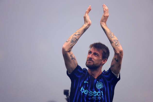 Serie A Fc Internazionale - Parma Calcio Francesco Acerbi of Fc Internazionale celebrates the victory of the Italian Serie A championship at the end of the Serie A match beetween Fc Internazionale and Parma Calcio at Stadio Giuseppe Meazza on May 3 2026 in Milan Italy . Milano Stadio Giuseppe Meazza Italy Copyright: xMarcoxCanonierox