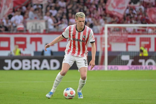 Matthias Ginter (SC Freiburg, 28) mit Ball. GER, SC Freiburg - VfL Wolfsburg, Fussball, Bundesliga, 32. Spieltag, Saison 2025 2026, 03.05.2026 DFL DFB REGULATIONS PROHIBIT ANY USE OF PHOTOGRAPHS AS IMAGE SEQUENCES AND OR QUASI-VIDEO GER, SC Freiburg - VfL Wolfsburg, Fussball, Bundesliga, 32. Spieltag, Saison 2025 2026, 03.05.2026 Freiburg Copyright: xEibner-Pressefoto ThomasxHessx EP_THS