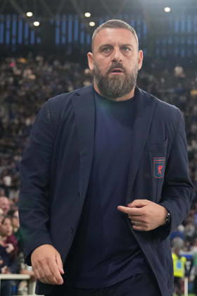 Genoa™s head coach Daniele De Rossi during the Serie A soccer match between Atalanta and Genoa at the New Balance Stadium in Bergamo , north Italy - Saturday , May 02 , 2026. - Soccer . Copyright: xSpada LaPressex