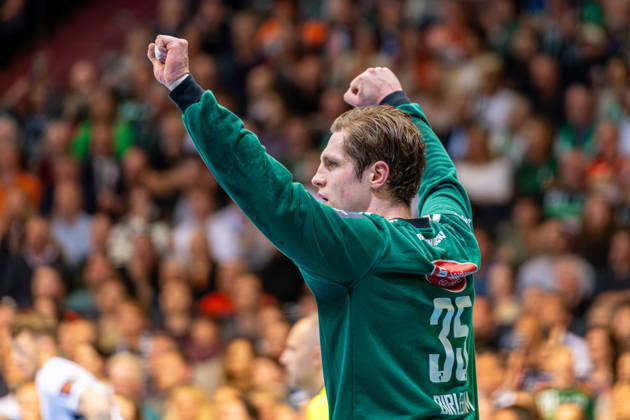 Joel Birlehm (TSV Hannover-Burgdorf, Nr. 35) (L-R), TSV Hannover-Burgdorf (orange) against SG Flensburg-Handewitt (blue) (second-leg of the quarter-finals the EHF European League 2025 2026) (05.05.2026, Swiss Life Hall (Hannover, GER), Copyright: xJanxGuentherx xTSVxHannover-Burgdorfx