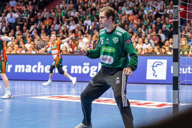 Joel Birlehm (TSV Hannover-Burgdorf, Nr. 35) (L-R), TSV Hannover-Burgdorf (orange) against SG Flensburg-Handewitt (blue) (second-leg of the quarter-finals the EHF European League 2025 2026) (05.05.2026, Swiss Life Hall (Hannover, GER), Copyright: xJanxGuentherx xTSVxHannover-Burgdorfx