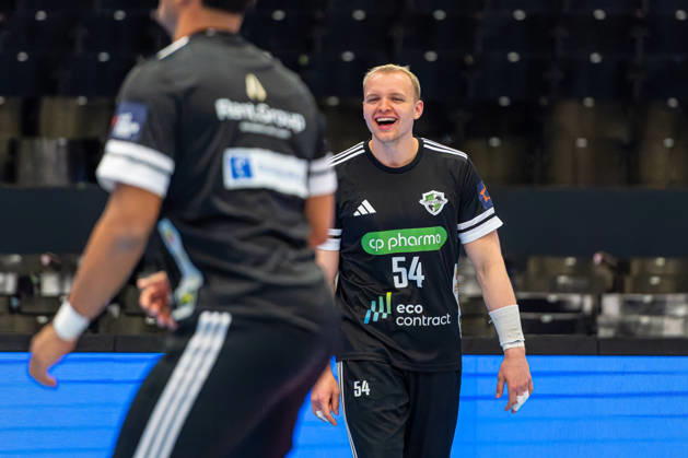 Justus Fischer (TSV Hannover-Burgdorf, Nr. 54) (L-R), TSV Hannover-Burgdorf (orange) against SG Flensburg-Handewitt (blue) (second-leg of the quarter-finals the EHF European League 2025 2026) (05.05.2026, Swiss Life Hall (Hannover, GER), Copyright: xJanxGuentherx xTSVxHannover-Burgdorfx