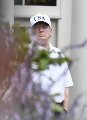 October 14, 2017 - Washington, District of Columbia, United States of America - United States President Donald J. Trump in the First Lady s garden of the White House in Washington, DC following a round of golf with US Senator Lindsey Graham (Republican of South Carolina) on Saturday, October 14, 2017..Credit: Ron Sachs Pool via CNP Copyright: xRonxSachs CNPx