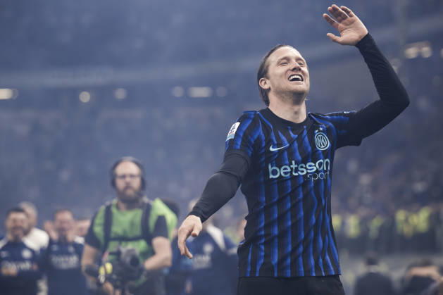 FC Internazionale v Parma Calcio - Serie A Piotr Zielinski of FC Internazionale celebrates the victory of Italian Serie A championship (Scudetto) at the end of the Serie A football match between FC Internazionale and Parma Calcio. Milan Italy Copyright: xNicolòxCampox