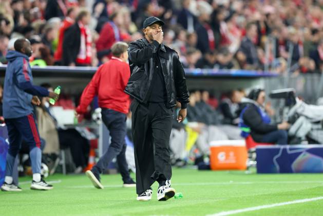 enttaeuschung bei Chef-Trainer Vincent Kompany (FC Bayern Muenchen), FC Bayern Muenchen vs. Paris Saint-Germain, Fussball, UEFA, Champions League, Halbfinale, Rueckspiel, 06.05.2026 Muenchen Bayern Deutschland