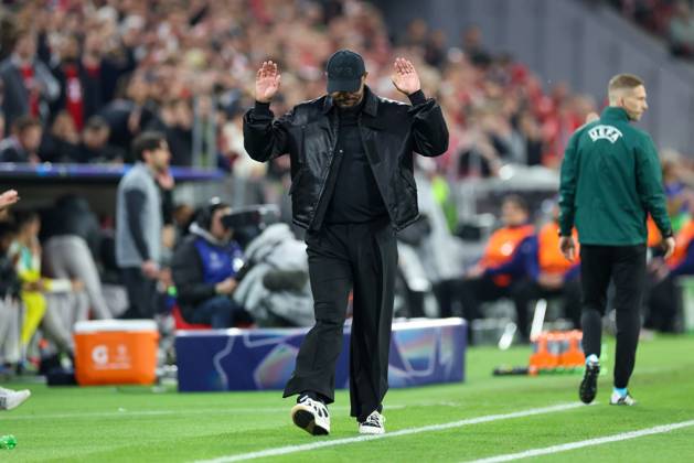 enttaeuschung bei Chef-Trainer Vincent Kompany (FC Bayern Muenchen), FC Bayern Muenchen vs. Paris Saint-Germain, Fussball, UEFA, Champions League, Halbfinale, Rueckspiel, 06.05.2026 Muenchen Bayern Deutschland