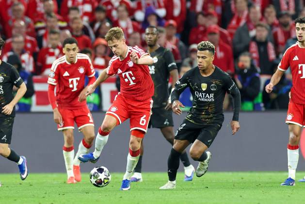 im Zweikampf, Aktion, mit Joshua Kimmich 6 (FC Bayern Muenchen), Desire Doue 14 (Paris Saint-Germain), FC Bayern Muenchen vs. Paris Saint-Germain, Fussball, UEFA, Champions League, Halbfinale, Rueckspiel, 06.05.2026 Muenchen Bayern Deutschland