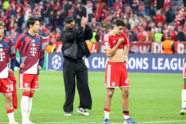 enttaeuschung bei Chef-Trainer Vincent Kompany (FC Bayern Muenchen), FC Bayern Muenchen vs. Paris Saint-Germain, Fussball, UEFA, Champions League, Halbfinale, Rueckspiel, 06.05.2026 Muenchen Bayern Deutschland