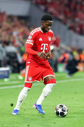 Alphonso Davies (FC Bayern Muenchen, 19) mit Ball, GER, FC Bayern Muenchen vs. Paris St. Germain, Fussball, UEFA Champions League, Halbfinale, Rueckspiel, Saison 2025 2026, 06.05.2026, GER, FC Bayern Muenchen vs. Paris St. Germain, Fussball, UEFA Champions League, Halbfinale, Rueckspiel, Saison 2025 2026, 06.05.2026 Muenchen Copyright: xEibner-Pressefoto JennixMaulx EP_JML