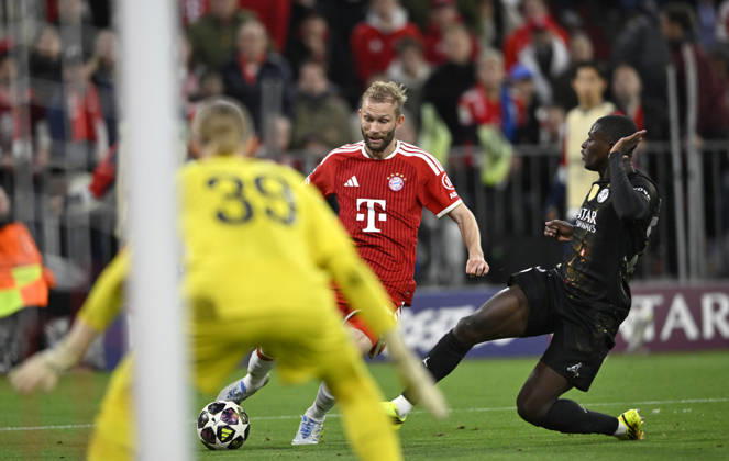 Strafraumszene, Torraumszene Torschuss Aktion Torchance Konrad Laimer FC Bayern Muenchen FCB (27) Torwart Matvei Safonov FC Paris Saint-Germain PSG (39) FC Bayern Muenchen FCB vs Paris Saint-Germain PSG CL Champions League Halbfinale Rueckspiel 06.05.2026 DFL REGULATIONS PROHIBIT ANY USE OF PHOTOGRAPHS AS IMAGE SEQUENCES AND OR QUASI-VIDEO FC Bayern Muenchen FCB vs Paris Saint-Germain PSG CL Champions League