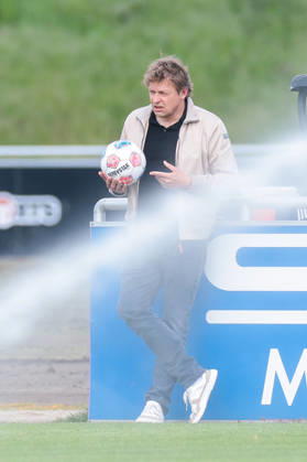 07.05.2026, Fussball, Training des FC Schalke 04. Direktor Profifussball Youri Mulder (FC Schalke 04). Gelsenkirchen Trainingsgelände FC Schalke 04 NRW Deutschland xRHR-FOTO YYx Copyright: RHR-FOTOx RHR-FOTO YY