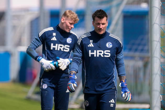 07.05.2026, Fussball, Training des FC Schalke 04. v. l. Torwart Johannes Siebeking (FC Schalke 04), Torwart Kevin Müller (FC Schalke 04). Gelsenkirchen Trainingsgelände FC Schalke 04 NRW Deutschland xRHR-FOTO YYx Copyright: RHR-FOTOx RHR-FOTO YY