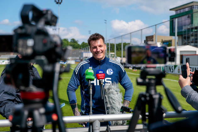 07.05.2026, Fussball, Training des FC Schalke 04. Medienrunde mit Torwart Kevin Müller (FC Schalke 04). Gelsenkirchen Trainingsgelände FC Schalke 04 NRW Deutschland xRHR-FOTO YYx Copyright: RHR-FOTOx RHR-FOTO YY