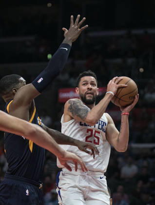 October 24, 2017 - Los Angeles, California, U.S - Austin Rivers 25 of the Los Angeles Clippers goes for a shot during their regular season NBA, Basketball Herren, USA game against the Utah Jazz on Tuesday October 24, 2017 at the Staples Center in Los Angeles, California. Clippers defeats Jazz, 102-84. Copyright: xJavierxRojasx