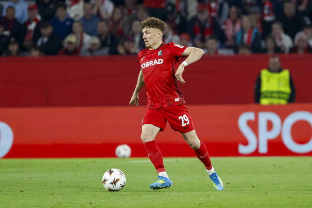 Philipp Treu (SC Freiburg, 29) am Ball , Deutschland, Fussball, UEFA Europa League, Halbfinale, 2025 2026, SC Freiburg vs. Sporting Braga, 07.05.2026, Freiburg im Breisgau Europa-Park Stadion Deutschland Copyright: xGrantxHubbsx