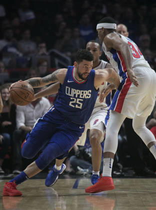 October 28, 2017 - Los Angeles, California, U.S - Austin Rivers 25 of the Los Angeles Clippers drives during their NBA, Basketball Herren, USA game with the Detroit Pistons on Saturday October 28, 2017 at the Staples Center in Los Angeles, California. Clippers lose to Pistons, 95-87. Copyright: xJavierxRojasx
