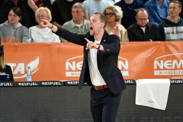 Christian Held (RASTA Vechta, Coach) gestikuliert RASTA Vechta vs. Rostock Seawolves, easyCredit Basketball Bundesliga, 33. Spieltag, Saison 2025 2026, 08.05.2026, RASTA Vechta vs. Rostock Seawolves, easyCredit Basketball Bundesliga, 33. Spieltag, Saison 2025 2026, 08.05.2026 Vechta Copyright: xEibner-Pressefoto RobertxGertzenx EP_RGN