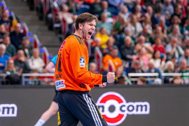 Simon Gade (TSV Hannover-Burgdorf, Nr. 16) (v.l.), TSV Hannover-Burgdorf (grün) gegen SC DHfK Leipzig (weiß) am 31. Spieltag der Saison 2025 2026 in der DAIKIN Handball-Bundesliga (08.05.2026, ZAG Arena (Hannover, GER), Copyright: xJanxGuentherx xTSVxHannover-Burgdorfx