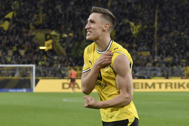 Nico Schlotterbeck (Dortmund 4) jubelt nach dem Tor zum 2:1 08.05.2026 ¢ Fussball ¢ Borussia Dortmund vs Eintracht Frankfurt, Signal Iduna Park, Dortmund, DFB DFL REGULATIONS PROHIBIT ANY USE OF PHOTOGRAPHS AS IMAGE SEQUENCES AND OR QUASI-VIDEO