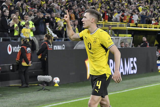 Nico Schlotterbeck (Dortmund 4) jubelt nach dem Tor zum 2:1 08.05.2026 ¢ Fussball ¢ Borussia Dortmund vs Eintracht Frankfurt, Signal Iduna Park, Dortmund, DFB DFL REGULATIONS PROHIBIT ANY USE OF PHOTOGRAPHS AS IMAGE SEQUENCES AND OR QUASI-VIDEO