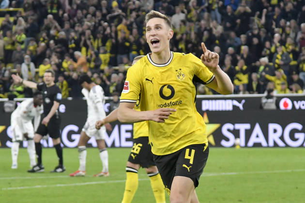 Nico Schlotterbeck (Dortmund 4) jubelt nach dem Tor zum 2:1 08.05.2026 ¢ Fussball ¢ Borussia Dortmund vs Eintracht Frankfurt, Signal Iduna Park, Dortmund, DFB DFL REGULATIONS PROHIBIT ANY USE OF PHOTOGRAPHS AS IMAGE SEQUENCES AND OR QUASI-VIDEO