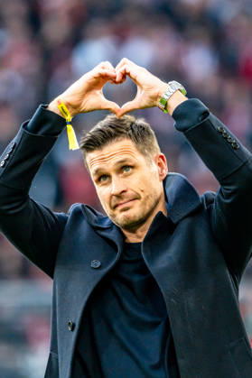 Deutschland: Bundesliga 2025 2026 33. Spieltag, Borussia Dortmund vs. Eintracht Frankfurt, Freitag, 08.05.2026 Signal Iduna Park, Nordrhein-Westfalen Sebastian Kehl emotionaler Abschied vor den Fans Copyright: xCelinaxLeiersx