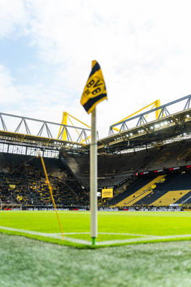 Deutschland: Bundesliga 2025 2026 33. Spieltag, Borussia Dortmund vs. Eintracht Frankfurt, Freitag, 08.05.2026 Signal Iduna Park, Nordrhein-Westfalen Stadion, Gesamtansicht Überblick Eckfahne Copyright: xCelinaxLeiersx