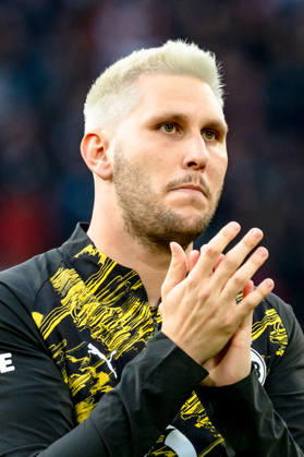 Deutschland: Bundesliga 2025 2026 33. Spieltag, Borussia Dortmund vs. Eintracht Frankfurt, Freitag, 08.05.2026 Signal Iduna Park, Nordrhein-Westfalen Niklas Süle (Borussia Dortmund, 25) emotionaler Abschied vor den Fans Copyright: xCelinaxLeiersx