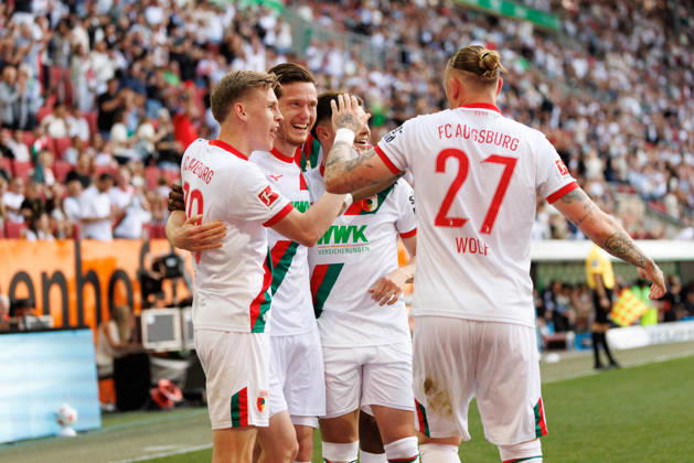 Team (FC Augsburg) Tor zum 1 : 0 beim Spiel zwischen FC Augsburg v Borussia Mönchengladbach, Fußball, Herren, Bundesliga, 2025 2026, 33.Spieltag am 09.05.2026 in Augsburg, WWK ARENA. DFL and DFB regulations prohibit any use of photographs as image sequences and or quasi-video. Bayern Deutschland