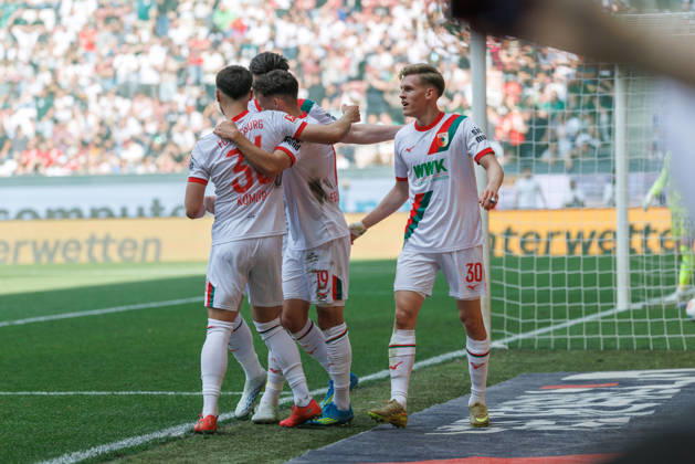 Team (FC Augsburg) Tor zum 2 : 0 beim Spiel zwischen FC Augsburg v Borussia Mönchengladbach, Fußball, Herren, Bundesliga, 2025 2026, 33.Spieltag am 09.05.2026 in Augsburg, WWK ARENA. DFL and DFB regulations prohibit any use of photographs as image sequences and or quasi-video. Bayern Deutschland