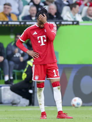 Michael Olise (FC Bayern Muenchen) schaut enttaeuscht, Bundesliga, VfL Wolfsburg v FC Bayern München, Volkswagen Arena am 09. May 2026 in Wolfsburg, Deutschland. (Foto von Marco Steinbrenner DeFodi Images) Michael Olise (FC Bayern Muenchen) looks dejected, Bundesliga, VfL Wolfsburg v FC Bayern München, Volkswagen Arena, May 9, 2026 in Wolfsburg, Germany. (Photo by Marco Steinbrenner DeFodi Images) DFL regulations prohibit any use of photographs as image sequences and or quasi-video. -