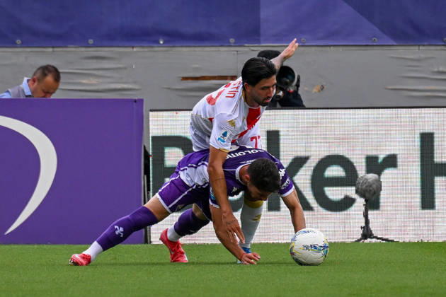 Genoa™s Mikael Ellertsson fights for the ball during the Serie A soccer match between Fiorentina and Genoa at the Artemio Franchi Stadium in Florence, Italy - Sunday, May 10, 2026. - Soccer . Copyright: xTanoxPecoraro LaPressex