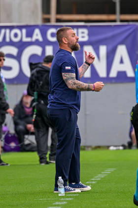 Genoa™s head coach Daniele De Rossi during the Serie A soccer match between Fiorentina and Genoa at the Artemio Franchi Stadium in Florence, Italy - Sunday, May 10, 2026. - Soccer . Copyright: xTanoxPecoraro LaPressex