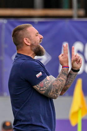 Genoa™s head coach Daniele De Rossi during the Serie A soccer match between Fiorentina and Genoa at the Artemio Franchi Stadium in Florence, Italy - Sunday, May 10, 2026. - Soccer . Copyright: xTanoxPecoraro LaPressex