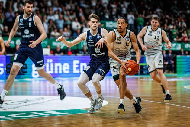 Jordan Roland (Gladiators Trier) im Zweikampf mit Perttu Blomgren (MBC Syntainics) Perttu Blomgren (MBC Syntainics), Vet Concept Gladiators Trier vs MBC Syntainics, Basketball, easyCredit BBL, 34. Spieltag, Saison 2025 2026, 10.05.2026 Vet Concept Gladiators Trier vs MBC Syntainics, Basketball, easyCredit BBL, 34. Spieltag, Saison 2025 2026, 10.05.2026 Copyright: xEibner-Pressefoto AlexanderxNeisx EP_ANS