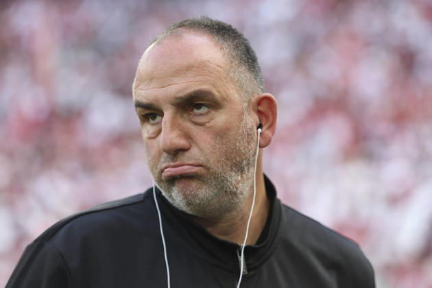 Trainer Frank Schmidt (1.FC Heidenheim) gestikuliert, Gestik waehrend des Spiels der Bundesliga zwischen 1. FC Köln und 1. FC Heidenheim 1846, RheinEnergieSTADION am 10. May 2026 in Köln, Deutschland. (Foto von Oliver Kaelke DeFodi Images) +++ Trainer Frank Schmidt (1.FC Heidenheim) gestures during the Bundesliga match between 1. FC Köln and 1. FC Heidenheim 1846 at RheinEnergieSTADION on May 10, 2026 in Köln, Germany. (Photo by Oliver Kaelke DeFodi Images) DFL regulations prohibit any use of photographs as image sequences and or quasi-video. (Photo by Oliver Kaelke DeFodi Images) -