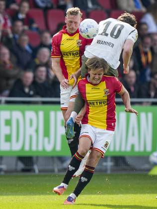 DEVENTER - (lr) Joris Kramer of Go Ahead Eagles, Melle Meulensteen of Go Ahead Eagles, Paul Wanner of PSV Eindhoven during the Dutch Eredivisie match between Go Ahead Eagles and PSV at De Adelaarshorst on 10 May 2026 in Deventer, the Netherlands. TOBIAS KLEUVER ANP Eredivisie 2025-2026 xVIxANPxSportx xxANPxIVx 557963322 originalFilename: 557963322
