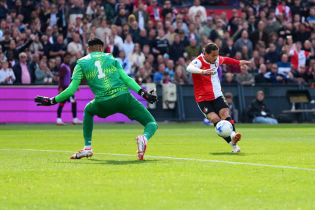 Eredivisie: Feyenoord Rotterdam v AZ Alkmaar Rotterdam - Goalkeeper Rome-Jaden Owusu-Oduro of AZ Alkmaar, Anis Hadj Moussa of Feyenoord Rotterdam during the 33rd competition round of the 2025 2026 Eredivisie season. The match is set between Feyenoord Rotterdam and AZ Alkmaar at De Kuip on 10 May 2026 in Rotterdam, The Netherlands. Copyright: xYannickxVerhoevenx