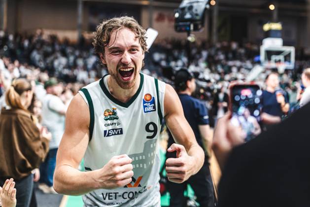 Marco Hollersbacher (Gladiators Trier) jubelt, Vet Concept Gladiators Trier vs Rostock Seawolves, Basketball, easyCredit BBL, Play Ins, Saison 2025 2026, 14.05.2026 Vet Concept Gladiators Trier vs Rostock Seawolves, Basketball, easyCredit BBL, Play Ins, Saison 2025 2026, 14.05.2026 Copyright: xEibner-Pressefoto AlexanderxNeisx EP_ANS
