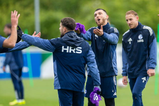 14.05.2026, Fussball, Training des FC Schalke 04. v. l. Hasan Kurucay (FC Schalke 04), Timo Becker (FC Schalke 04). Gelsenkirchen Trainingsgelände FC Schalke 04 NRW Deutschland xRHR-FOTO YYx Copyright: RHR-FOTOx RHR-FOTO YY