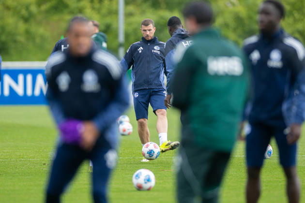 14.05.2026, Fussball, Training des FC Schalke 04. Edin Dzeko (FC Schalke 04). Gelsenkirchen Trainingsgelände FC Schalke 04 NRW Deutschland xRHR-FOTO YYx Copyright: RHR-FOTOx RHR-FOTO YY