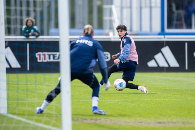 14.05.2026, Fussball, Training des FC Schalke 04. v. l. Torwart Loris Karius (FC Schalke 04), Soufiane El-Faouzi (FC Schalke 04). Gelsenkirchen Trainingsgelände FC Schalke 04 NRW Deutschland xRHR-FOTO YYx Copyright: RHR-FOTOx RHR-FOTO YY