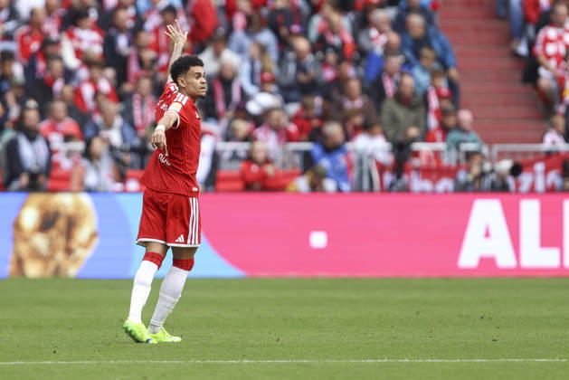 Luis Diaz (FC Bayern München) gestikuliert, Gestik waehrend des Spiels der Bundesliga zwischen FC Bayern München und 1. FC Köln, Allianz Arena am 16. May 2026 in München, Deutschland. (Foto von Oliver Kaelke DeFodi Images) +++ Luis Diaz (FC Bayern München) gestures during the Bundesliga match between FC Bayern München and 1. FC Köln at Allianz Arena on May 16, 2026 in München, Germany. (Photo by Oliver Kaelke DeFodi Images) DFL regulations prohibit any use of photographs as image sequences and or quasi-video. (Photo by Oliver Kaelke DeFodi Images) -