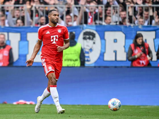 Jonathan Tah (FC Bayern München) in Aktion, am Ball, Einzelaktion waehrend des spiels der Bundesliga zwischen FC Bayern München und 1. FC Köln, Allianz Arena am 16. May 2026 in München, Deutschland. (Foto von Harry Langer DeFodi Images) +++ Jonathan Tah (FC Bayern München) controls the Ball during the Bundesliga match between FC Bayern München and 1. FC Köln at Allianz Arena on May 16, 2026 in München, Germany. (Photo by Harry Langer DeFodi Images) DFL regulations prohibit any use of photographs as image sequences and or quasi-video. (Photo by Harry Langer DeFodi Images) DFL regulations prohibit any use of photographs as image sequences and or quasi-video. -