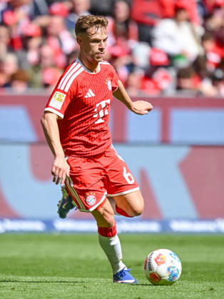 Joshua Kimmich (FC Bayern München) in Aktion, am Ball, Einzelaktion waehrend des spiels der Bundesliga zwischen FC Bayern München und 1. FC Köln, Allianz Arena am 16. May 2026 in München, Deutschland. (Foto von Harry Langer DeFodi Images) +++ Joshua Kimmich (FC Bayern München) controls the Ball during the Bundesliga match between FC Bayern München and 1. FC Köln at Allianz Arena on May 16, 2026 in München, Germany. (Photo by Harry Langer DeFodi Images) DFL regulations prohibit any use of photographs as image sequences and or quasi-video. (Photo by Harry Langer DeFodi Images) DFL regulations prohibit any use of photographs as image sequences and or quasi-video. -