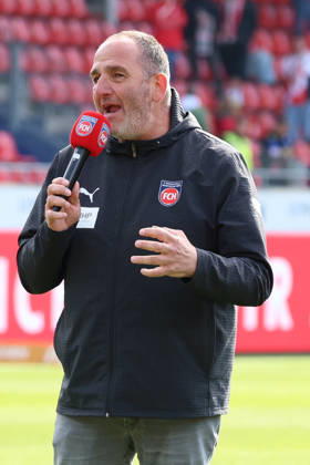 16.05.2026, xrekx, Fussball 1.Bundesliga, 1.FC Heidenheim - FSV Mainz 05 v.l. Frank Schmidt Trainer (1.FC Heidenheim 1846) Ansprache an die Fans bedankt bedanken sich bei den Fans, the player thanks the fans for their support (DFL DFB REGULATIONS PROHIBIT ANY USE OF PHOTOGRAPHS as IMAGE SEQUENCES and or QUASI-VIDEO) Heidenheim